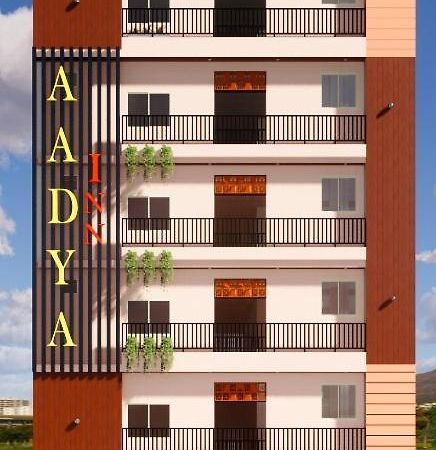 Aadya Inn New Luxury Hotel ตีรูปาติ ภายนอก รูปภาพ