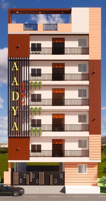 Aadya Inn New Luxury Hotel ตีรูปาติ ภายนอก รูปภาพ